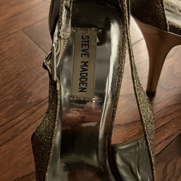 Steve Madden golden shoes - Picture 4 of 8